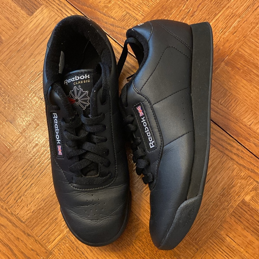 REEBOK CLASSIC black leather sneaker, Size 7